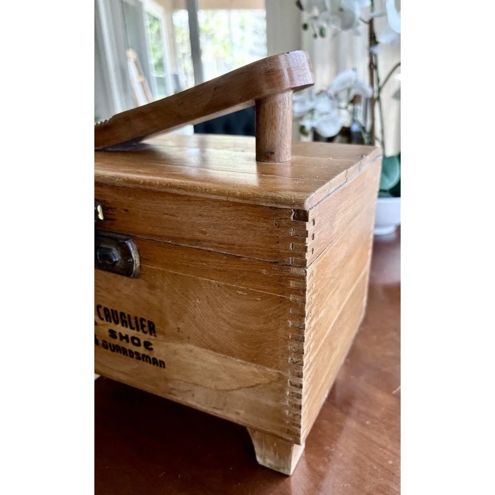 Cavalier Guardsman Vintage Wooden Shoebox Deluxe Shoes Shine Case Dovetail